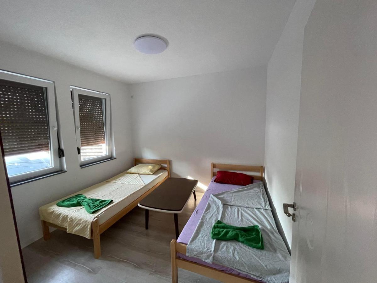 Rock Hostel Prishtine Bagian luar foto